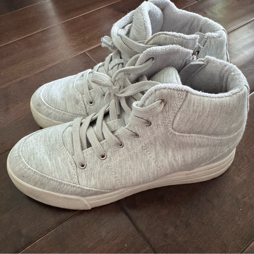 Roxy Light Gray High-Top Sneakers